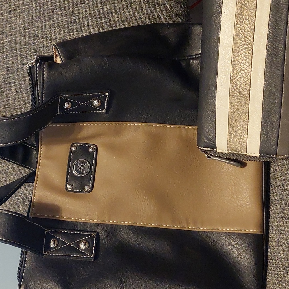 AMF Black and Tan Shoulder Bag with Wallet